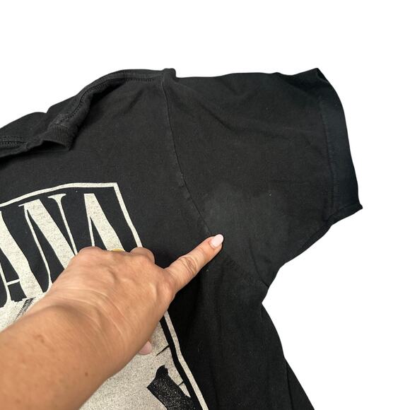 Nirvana Kurt Cobain T Shirt Mens Size Small Photo Y2K Concert Grunge‎ Band - Picture 9 of 9